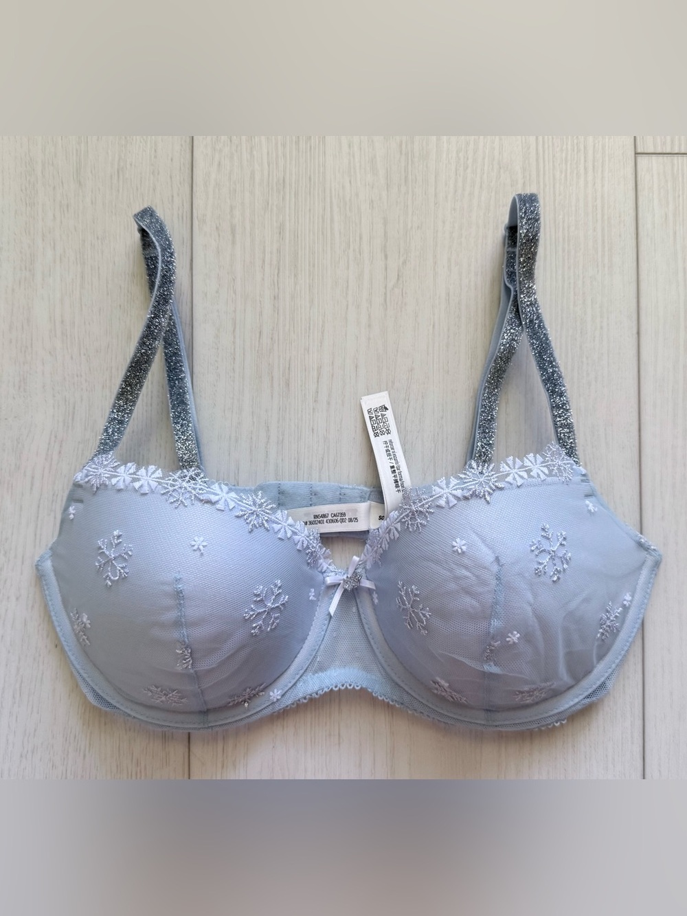 Whimsical Winter Snowflake Bra VS PINK brand size 32D, Padded Push-Up